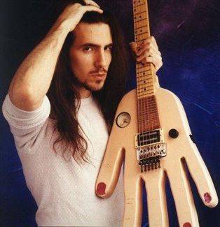 http://www.spirit-of-metal.com/membre_groupe/photo/Ron_Thal_%28Bumblefoot%29-12474.jpg